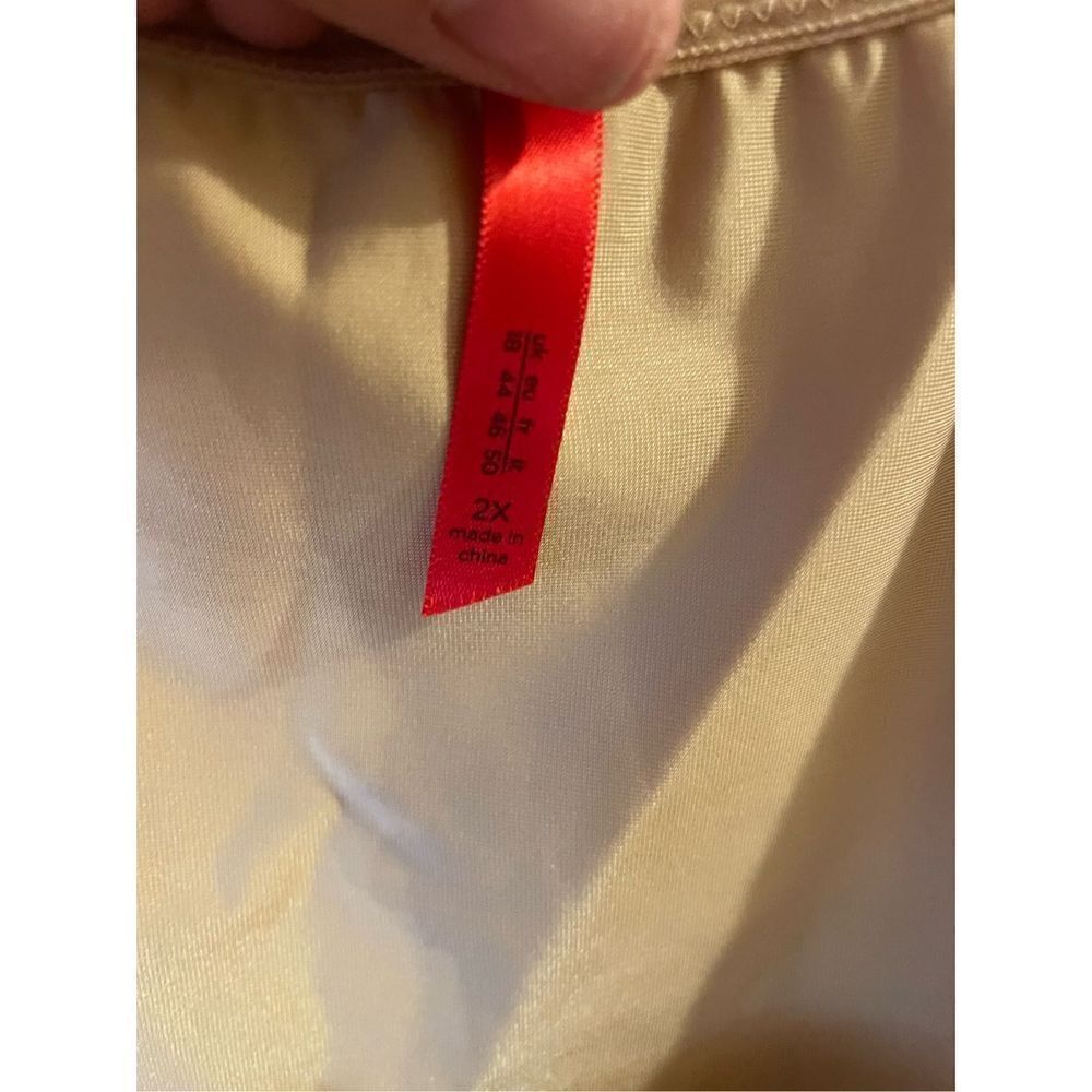 SPANX Simplicity (SZ 2X) - Picture 3 of 4